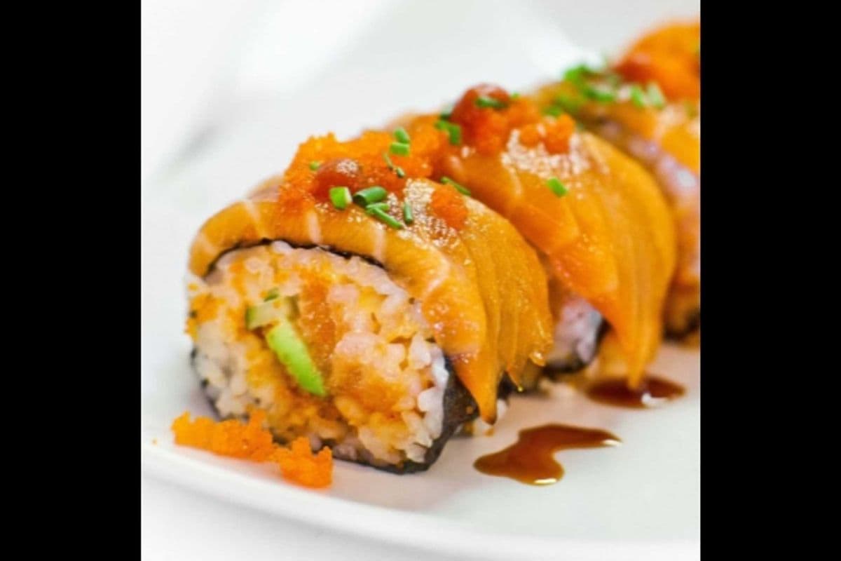 G17. Spicy Salmon Roll (8 pcs)