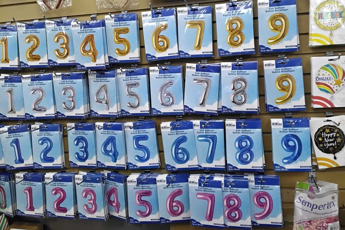 Number ballons. (Chose yor own colors.)