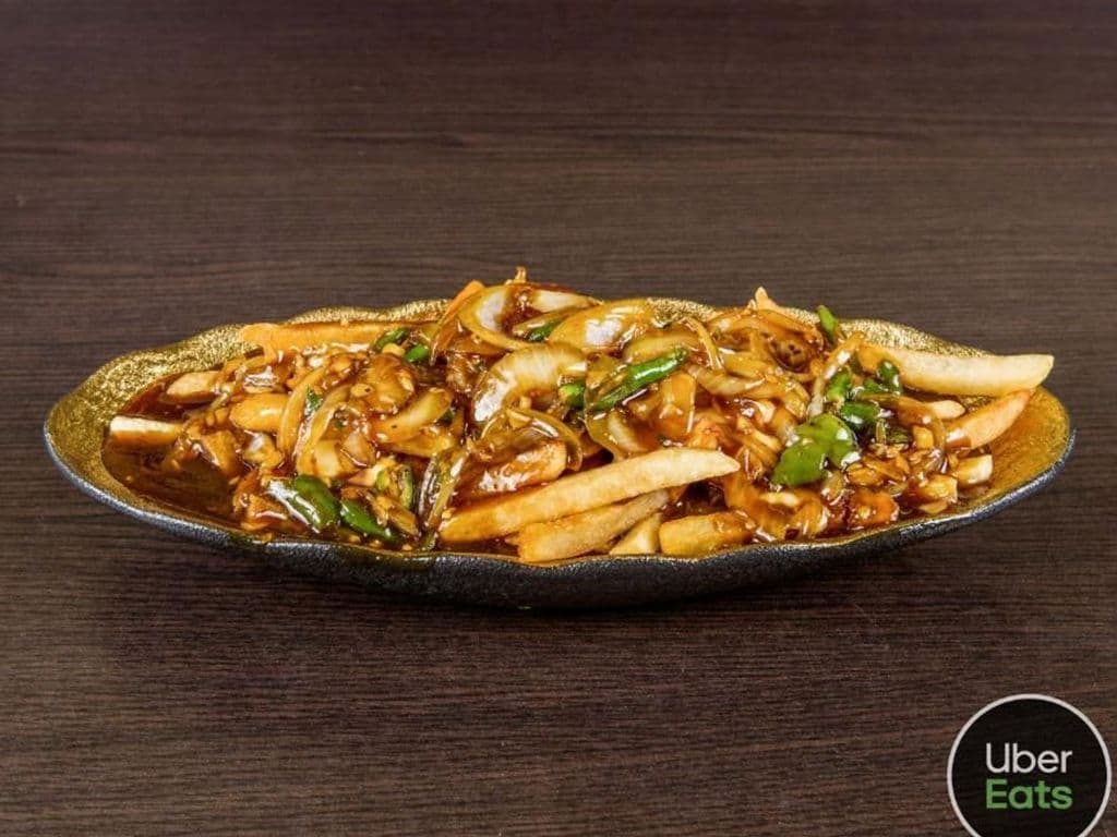 Standard Poutine in Chilli Sauce