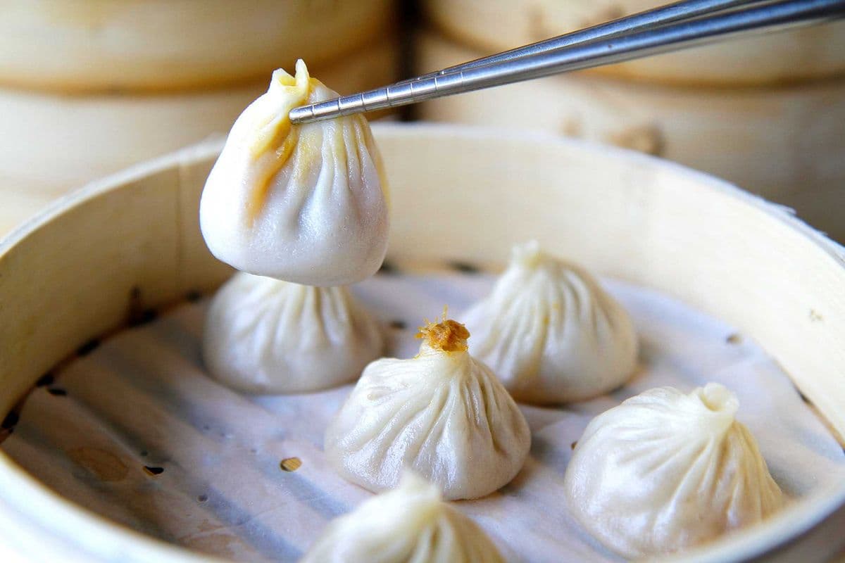 Steamed Crab Meat and Pork Soup Dumplings (6 pcs) 蟹黃小籠湯包