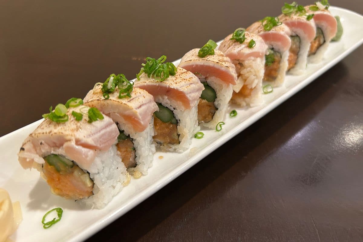 Tuna-Duo Special Roll (8 pieces )