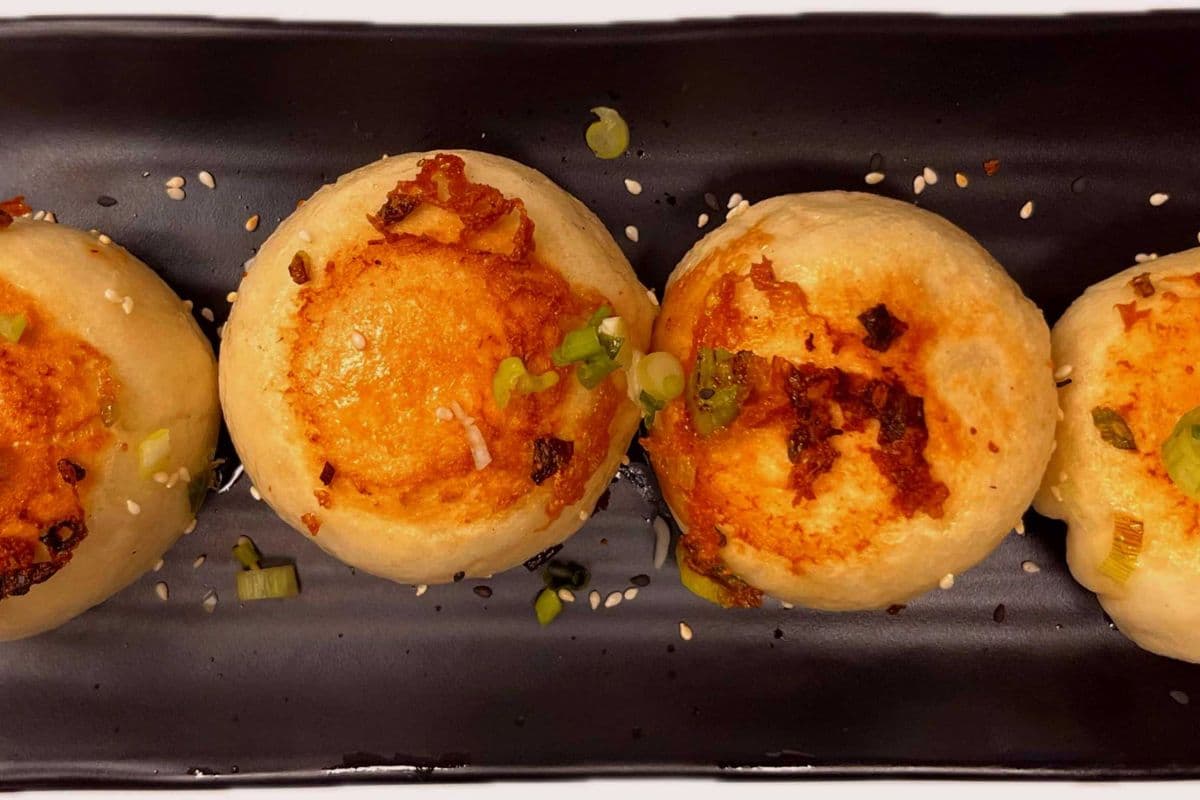 F1. Pain Frite au Porc B.B.Q (4 mcx) / B.B.Q Pork Bun (4 pcs)