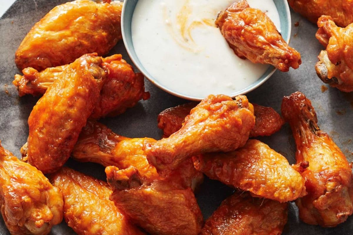 Wings (1 lbs) + Garlic Bread