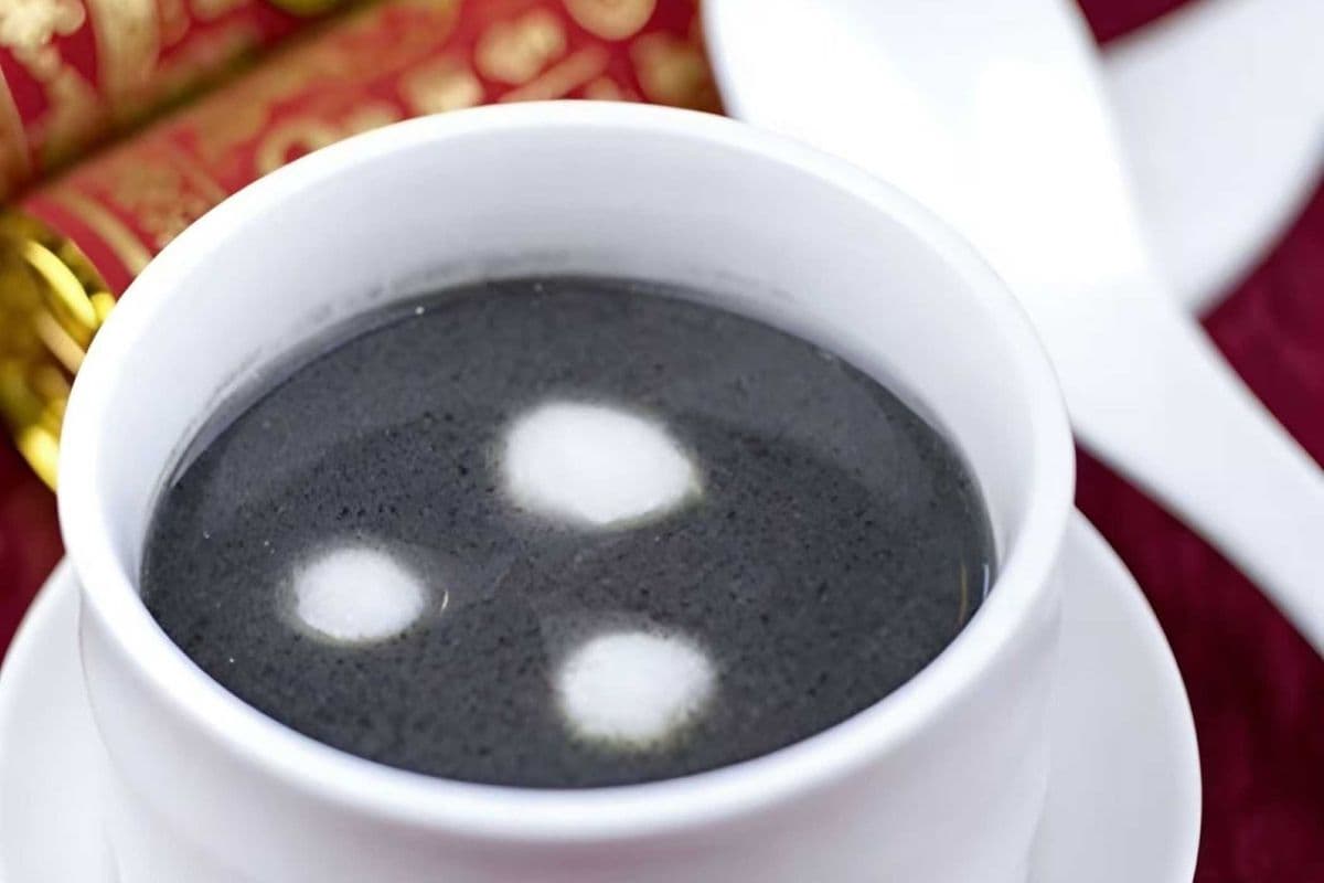 H08. Black Sesame Paste with Sesame Riceball / H08. 黑芝麻糊和黑芝麻湯圓