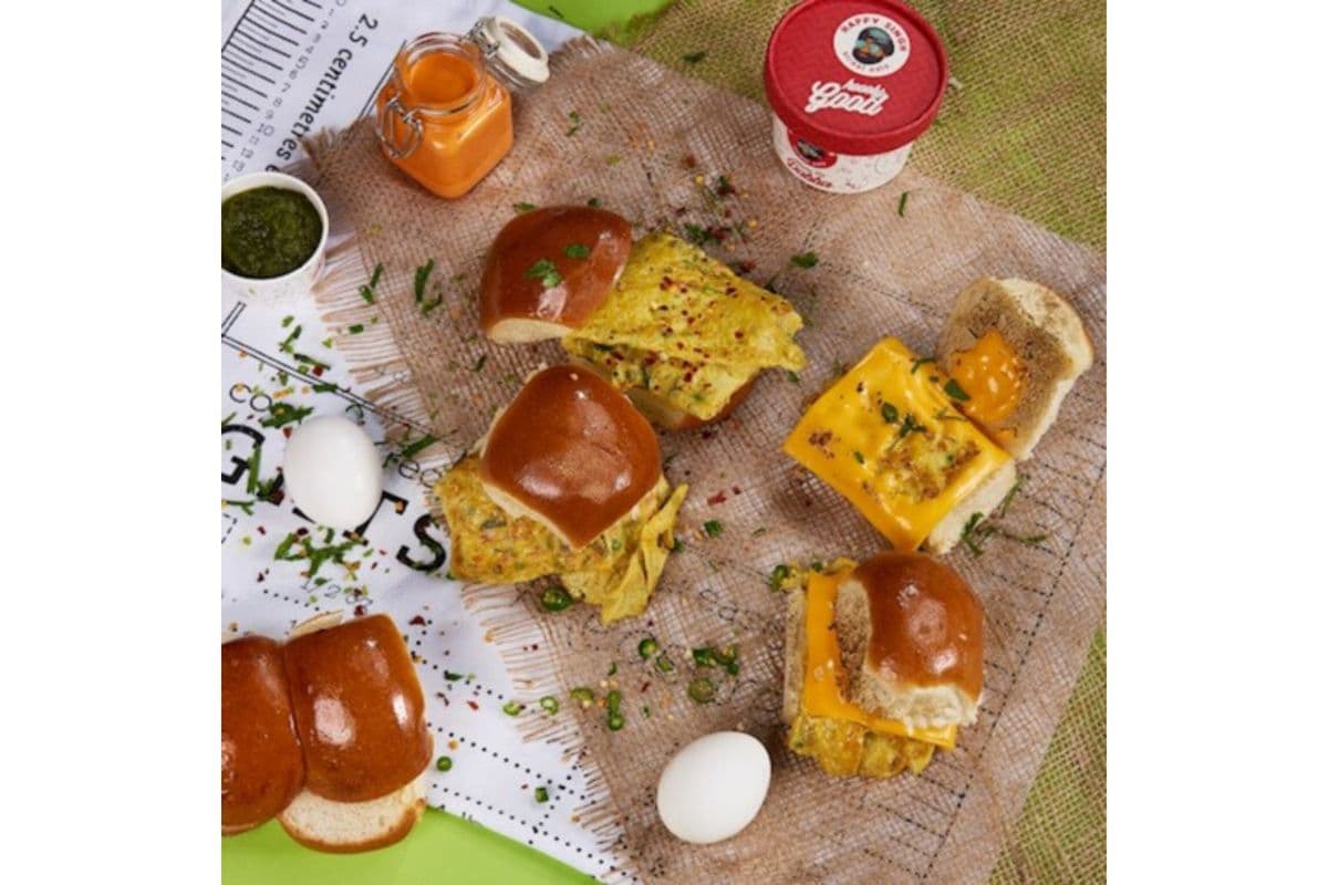 Cheese Masala Omelette Pao