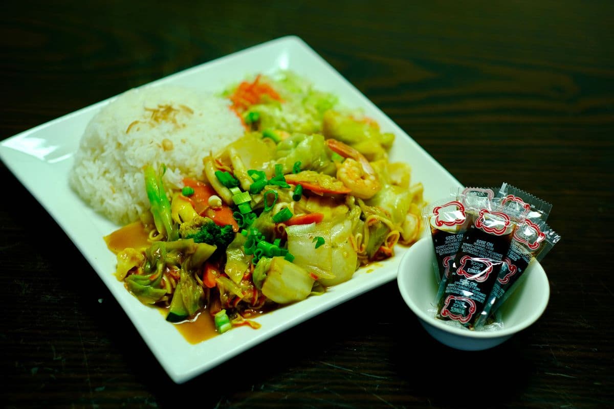 64. Seafood Stir Fry / HẢI SẢN XÀO CẢI