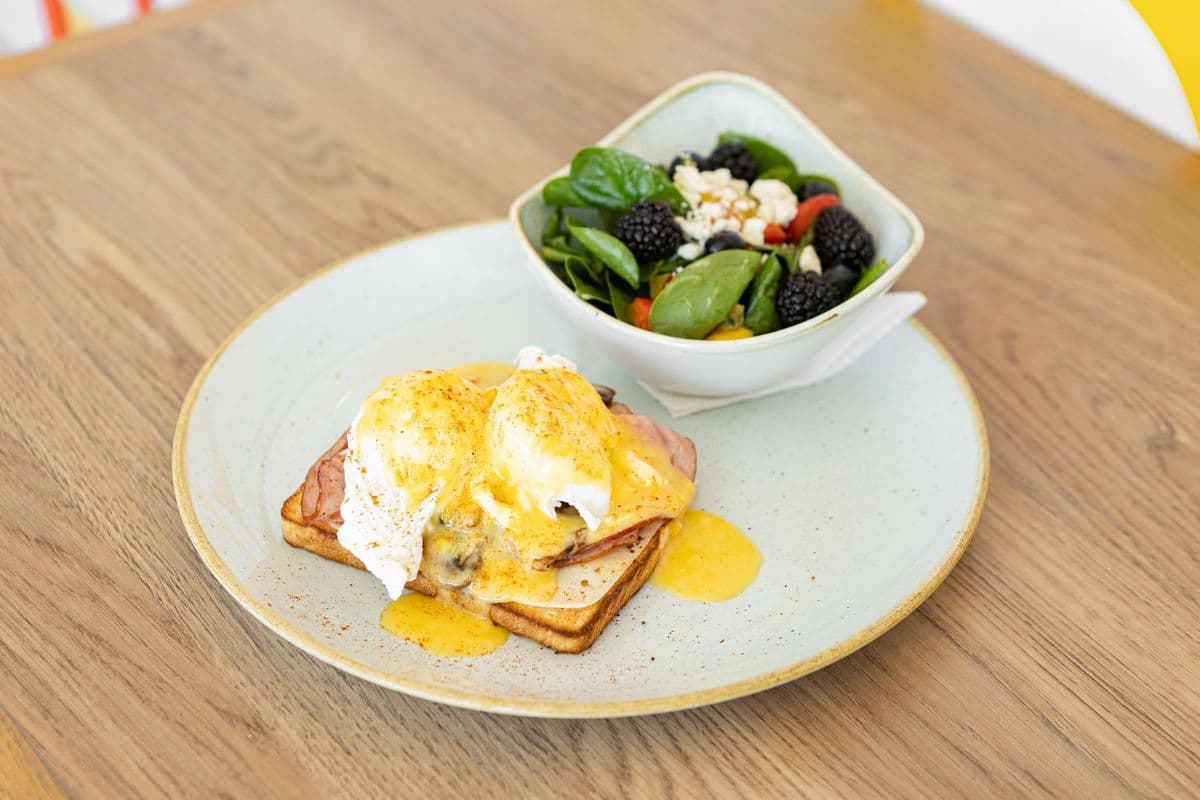 Classic Benedict (Ham & Mushroom)