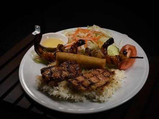 Poulet et crevettes grillés / Grilled Chicken and Shrimp