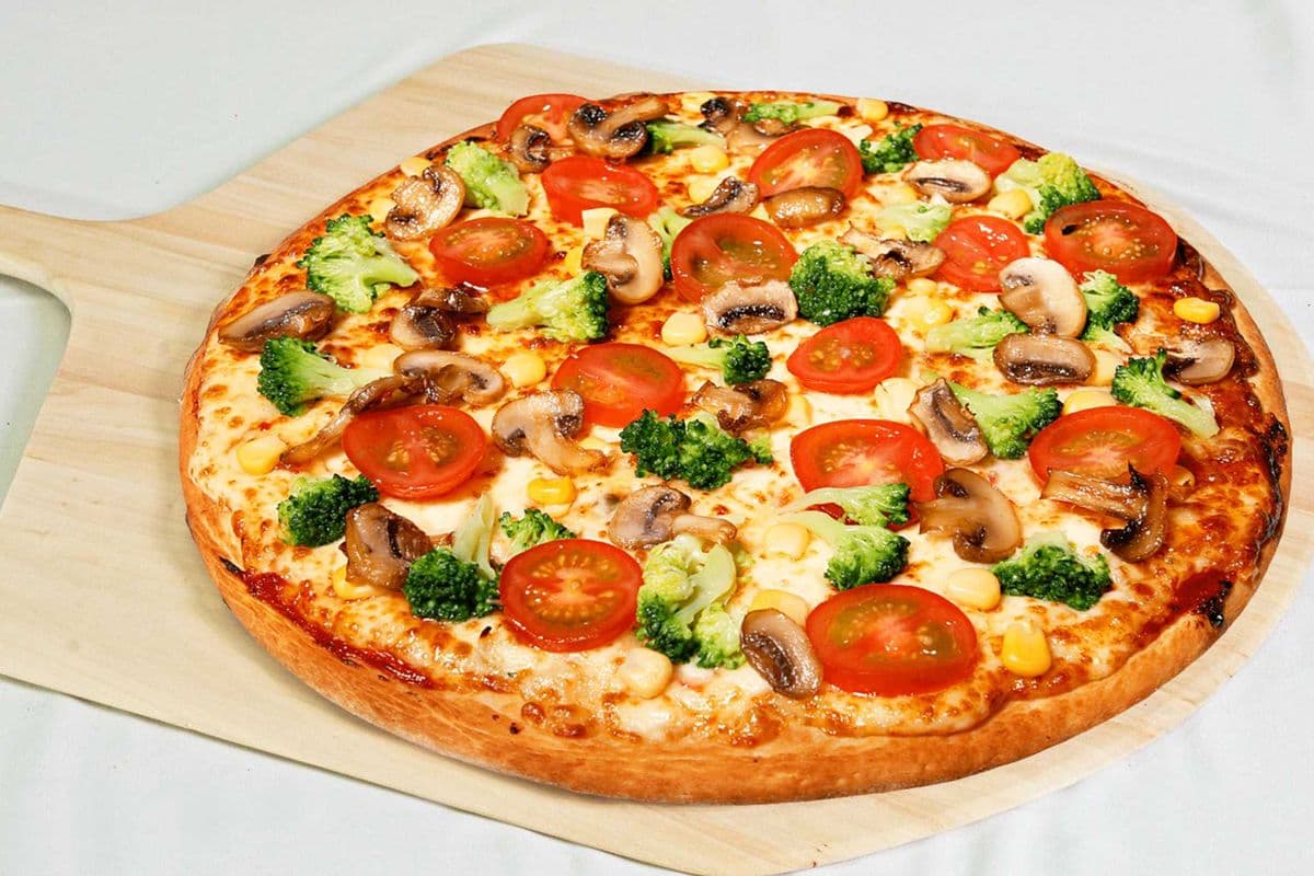 13" Vegetarian Pizza