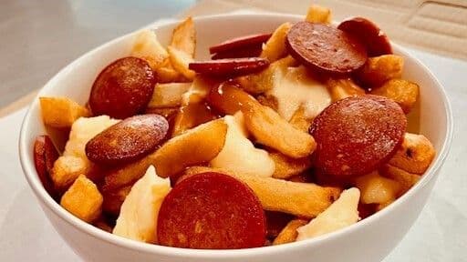 Grande Poutine Saucisse Italienne / Large Italian Sausage Poutine