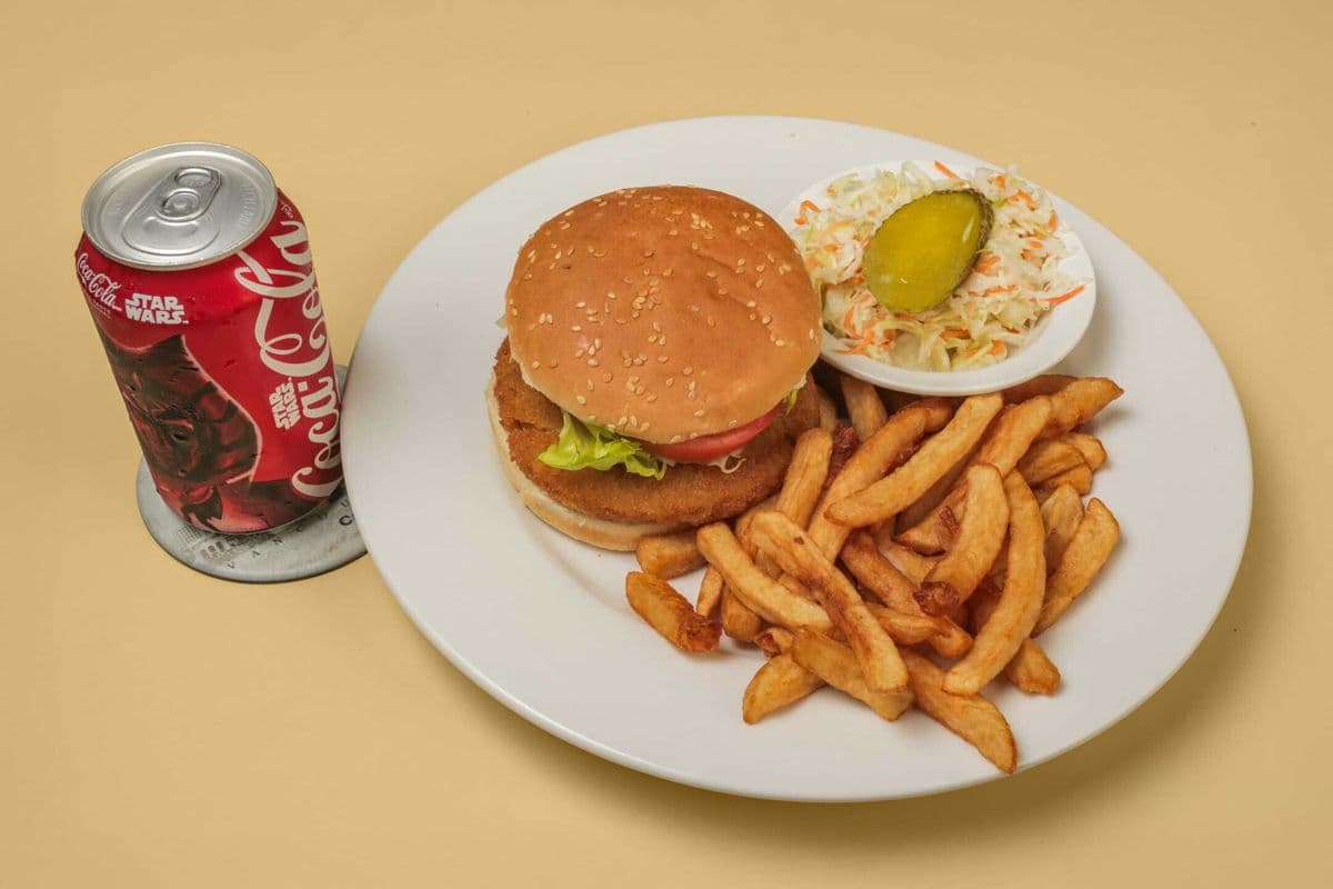 Trio burger au poulet avec frites / Trio Chicken Burger with Fries