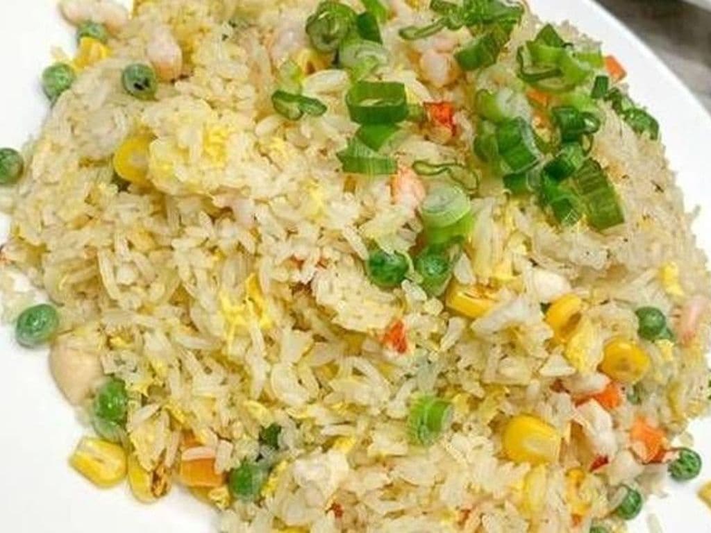 Fried Rice w/ Seafood & Garlic L8