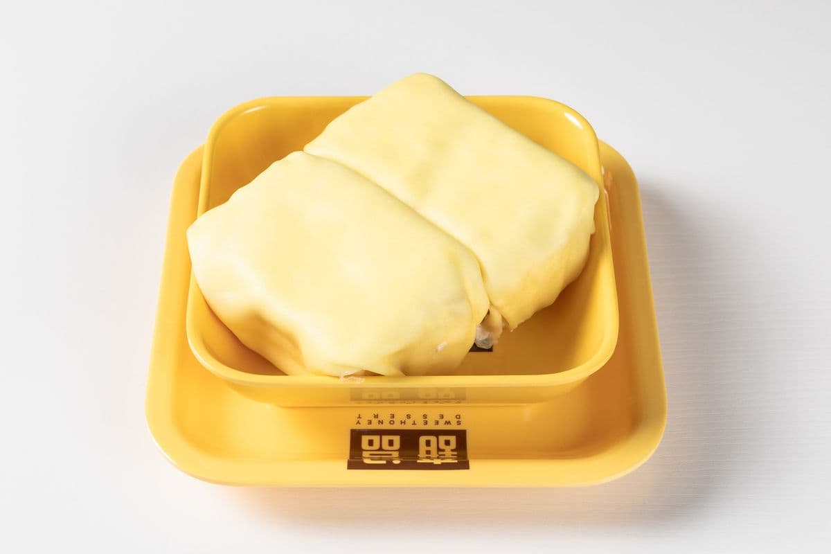 M1. Mango Pancakes (2 pcs)