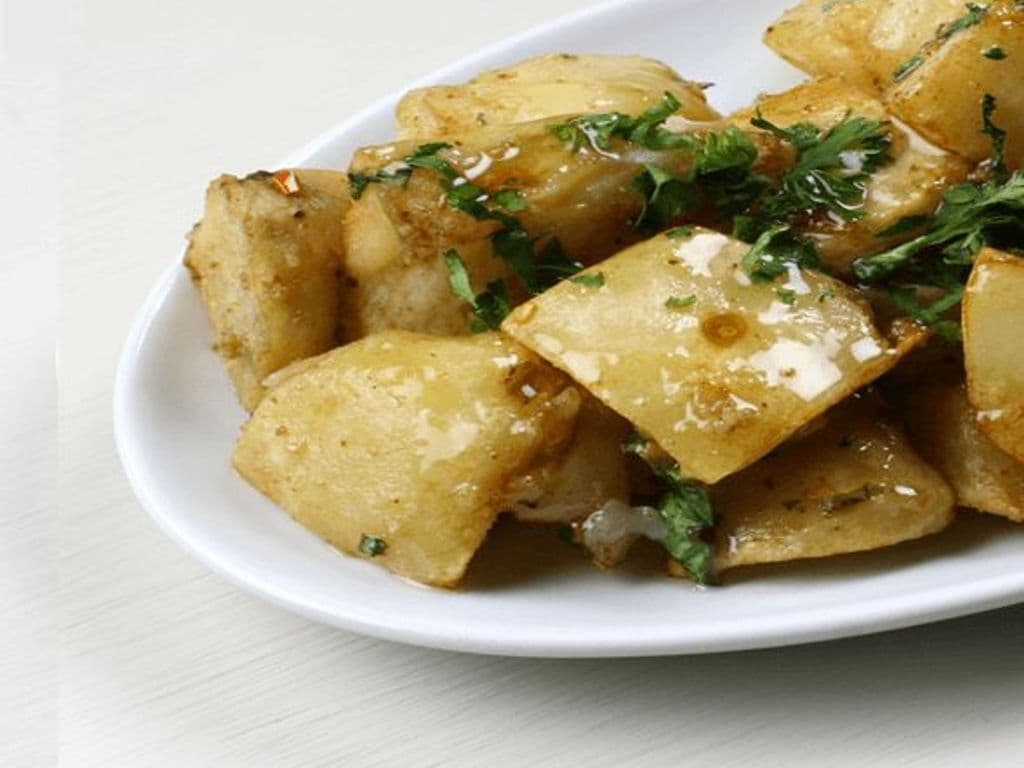 14. Patates à l'ail / Garlic Potatoes