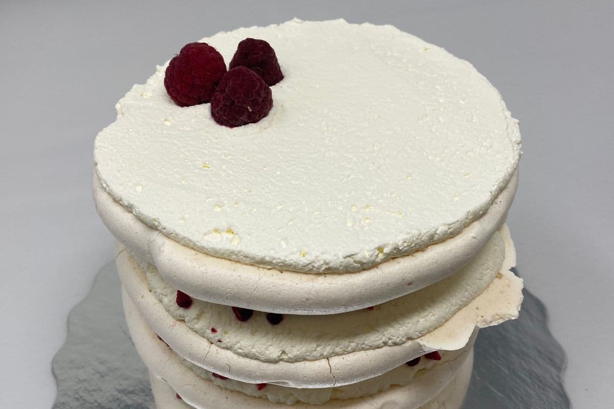 Raspberry Cake (Malinka) (Six Inch) FROZEN