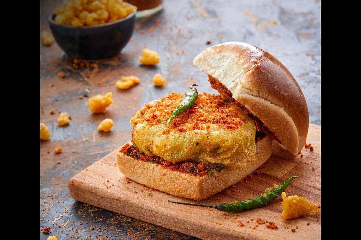 Station Vadapav - (2 Pcs)