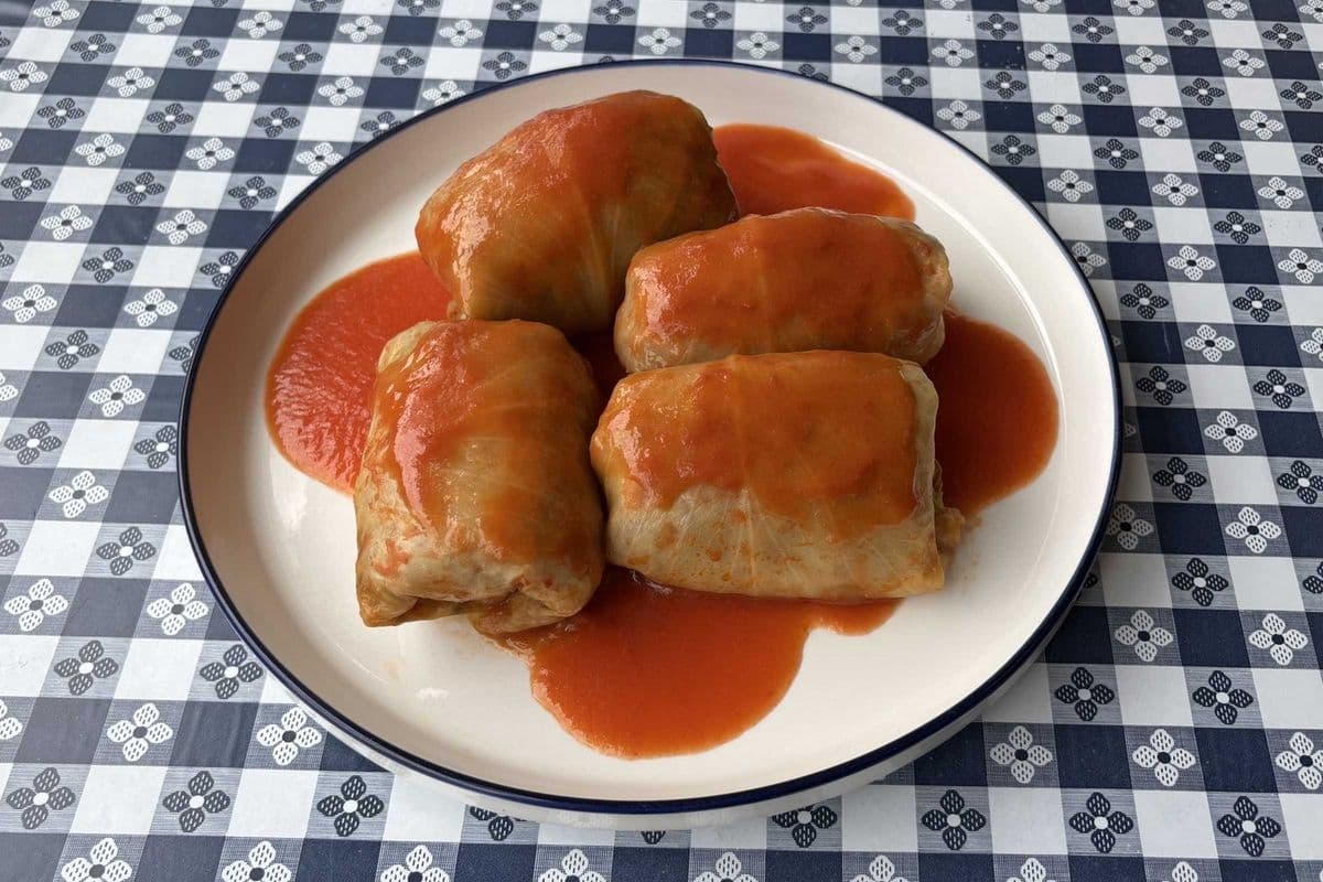 4 Cabbage Rolls (hot and fresh)