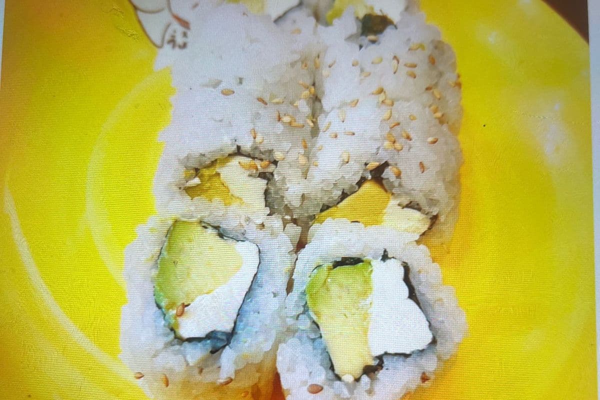 Cheese Avocado Roll （芝士牛油果卷）8pcs