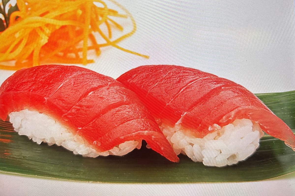 Red Tuna Sushi (2 pcs)