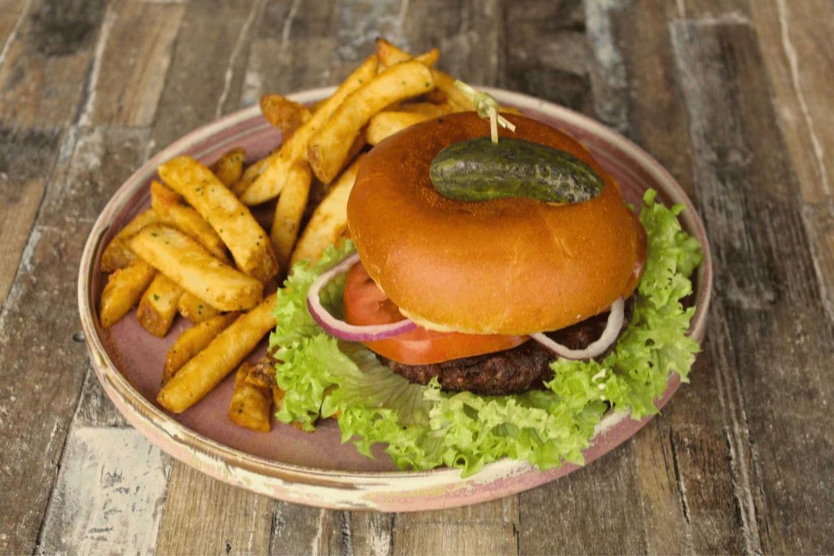 Classic Burger (Gluten Conscious with Modifications | Cross contamination will occur)