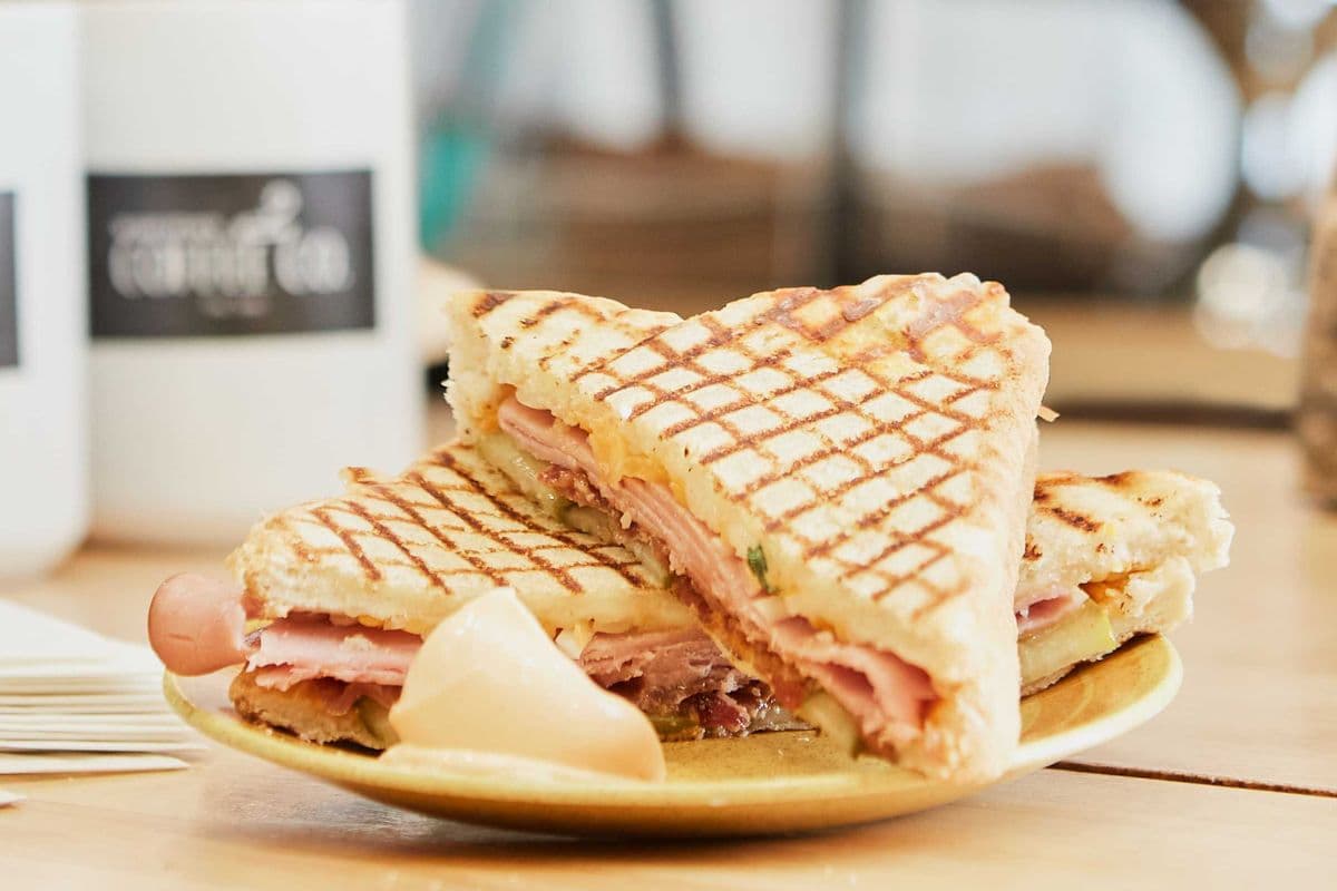 Bacon Breakfast Grilled Cheese (La Bombe)