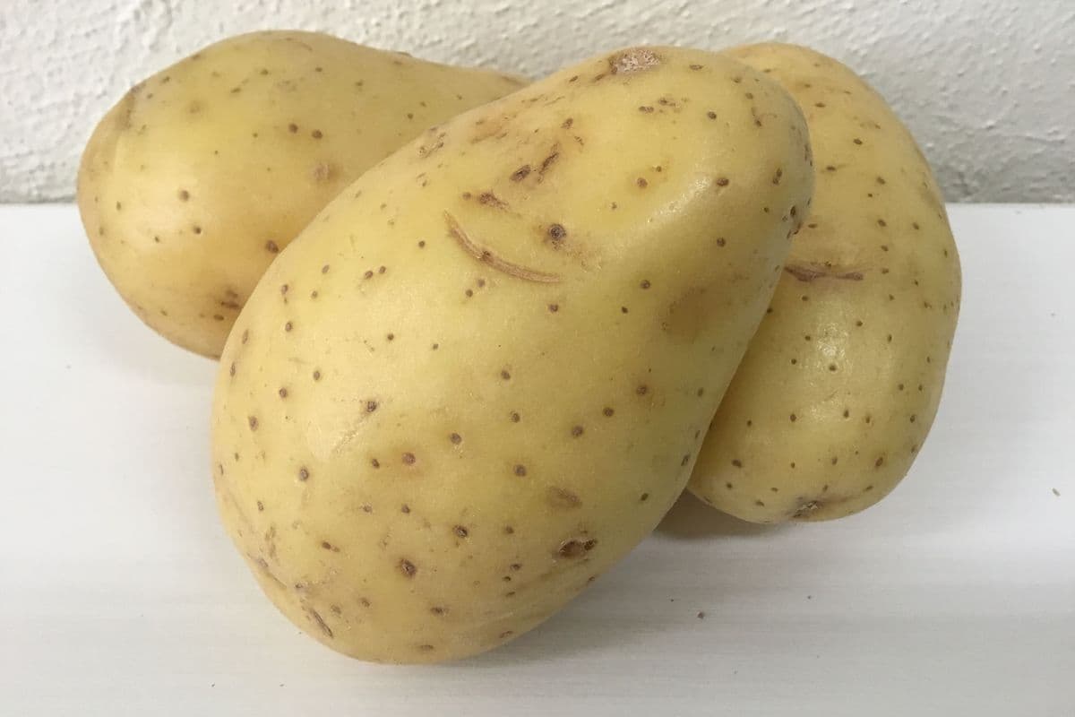 Potato, Yukon Gold (Conventional) (3 Medium)