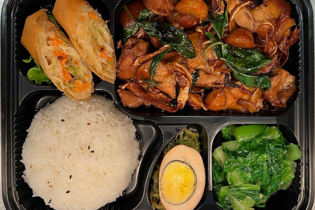 T15. [Bento Box]Three Spice Pork Knuckles with Basil