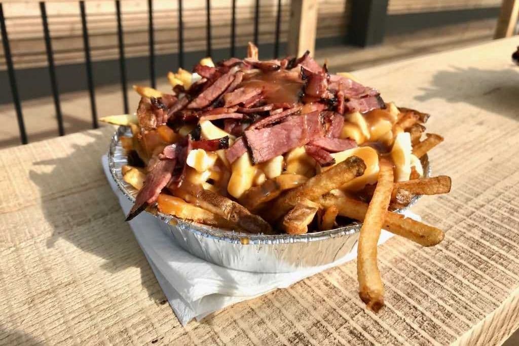 Large Montreal Poutine