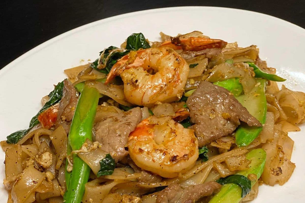 R7. Soya Noodles (Pad SaEw)