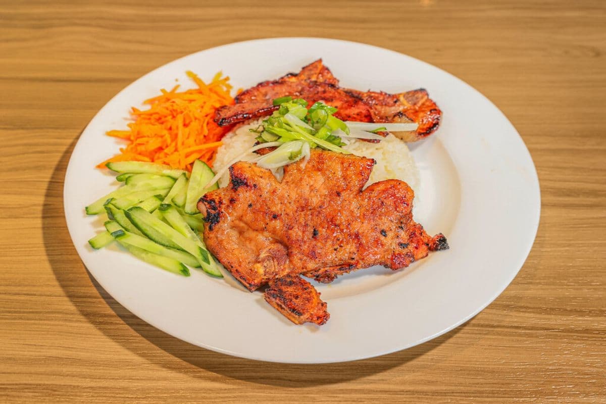 46. Grilled Pork Chops (2 pcs) on Steamed Rice