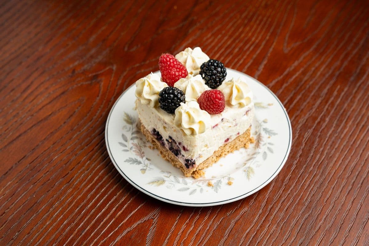 Raspberry blackberry cheesecake