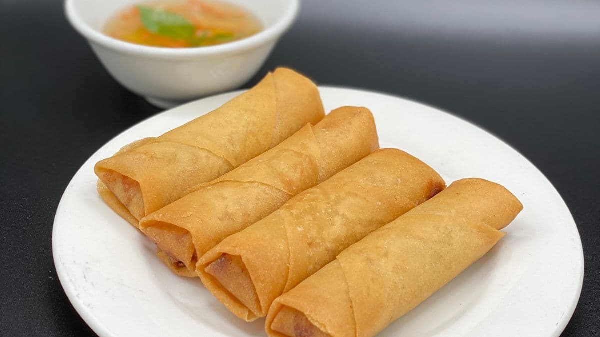 28. Chicken Spring Rolls (4 pcs)