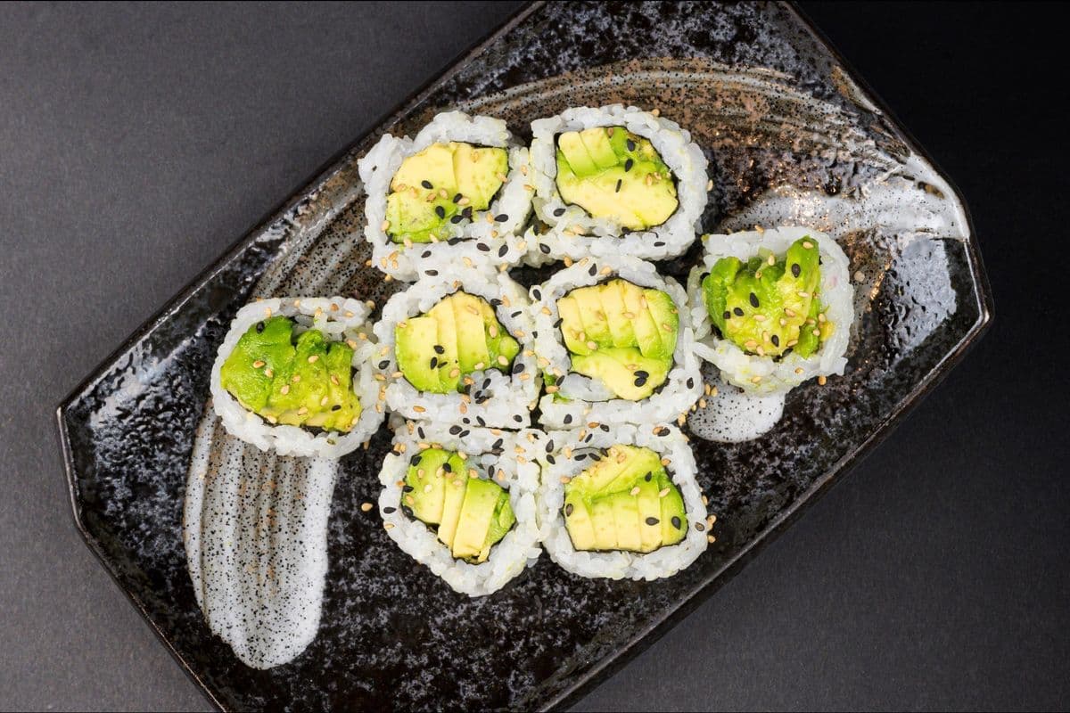 Avocado Roll (8 Pieces)