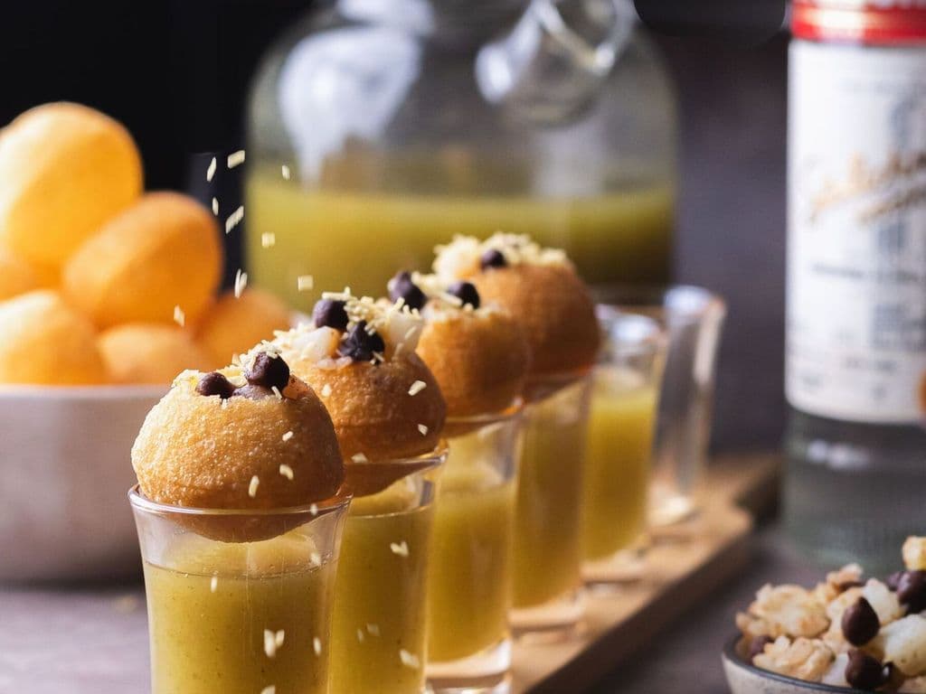 GOLGAPPA OR PANI PURI (Spicy or Tangy)