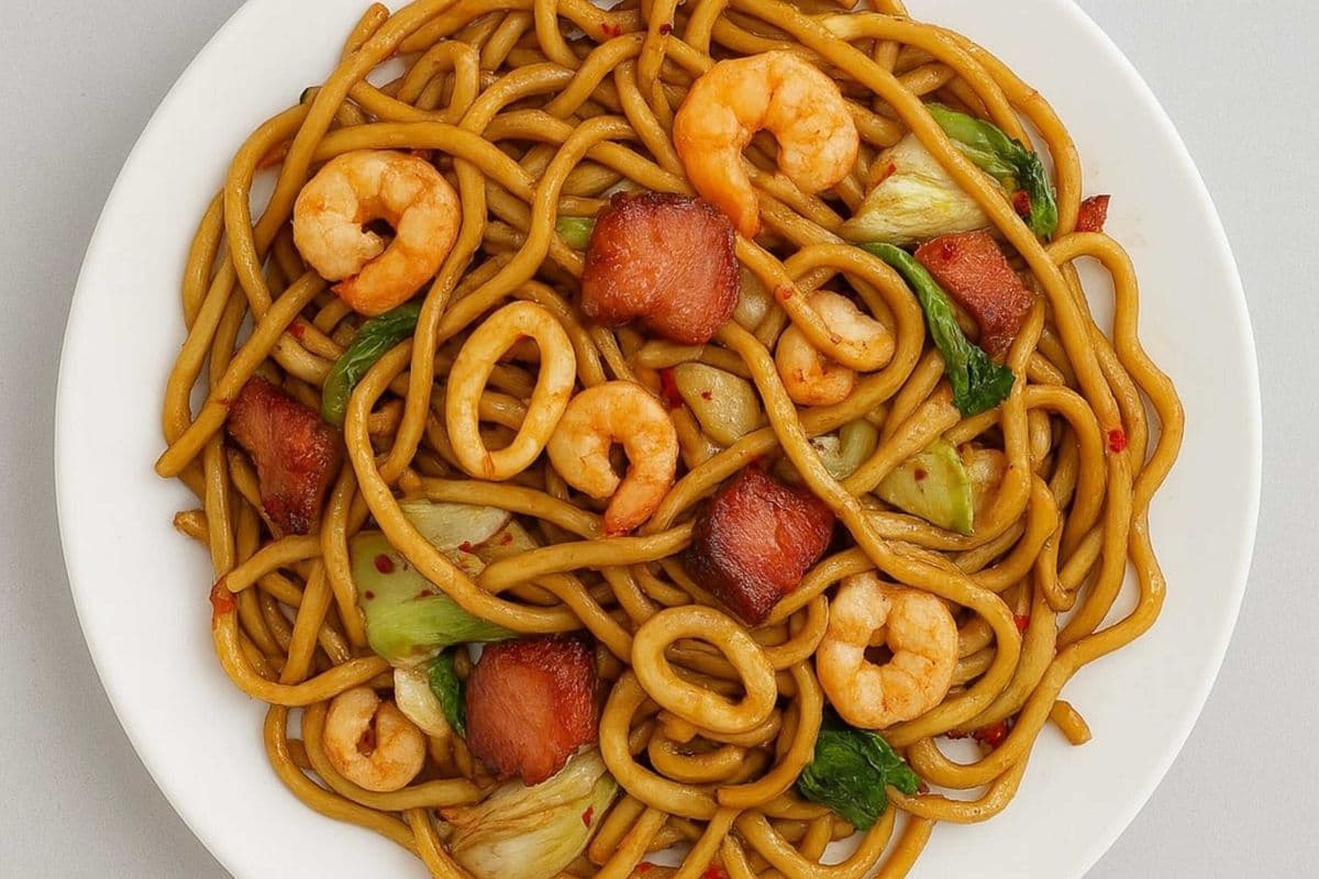 F1. House Special Chow Mein(Spicy) - 蜀莊炒麵(辣)