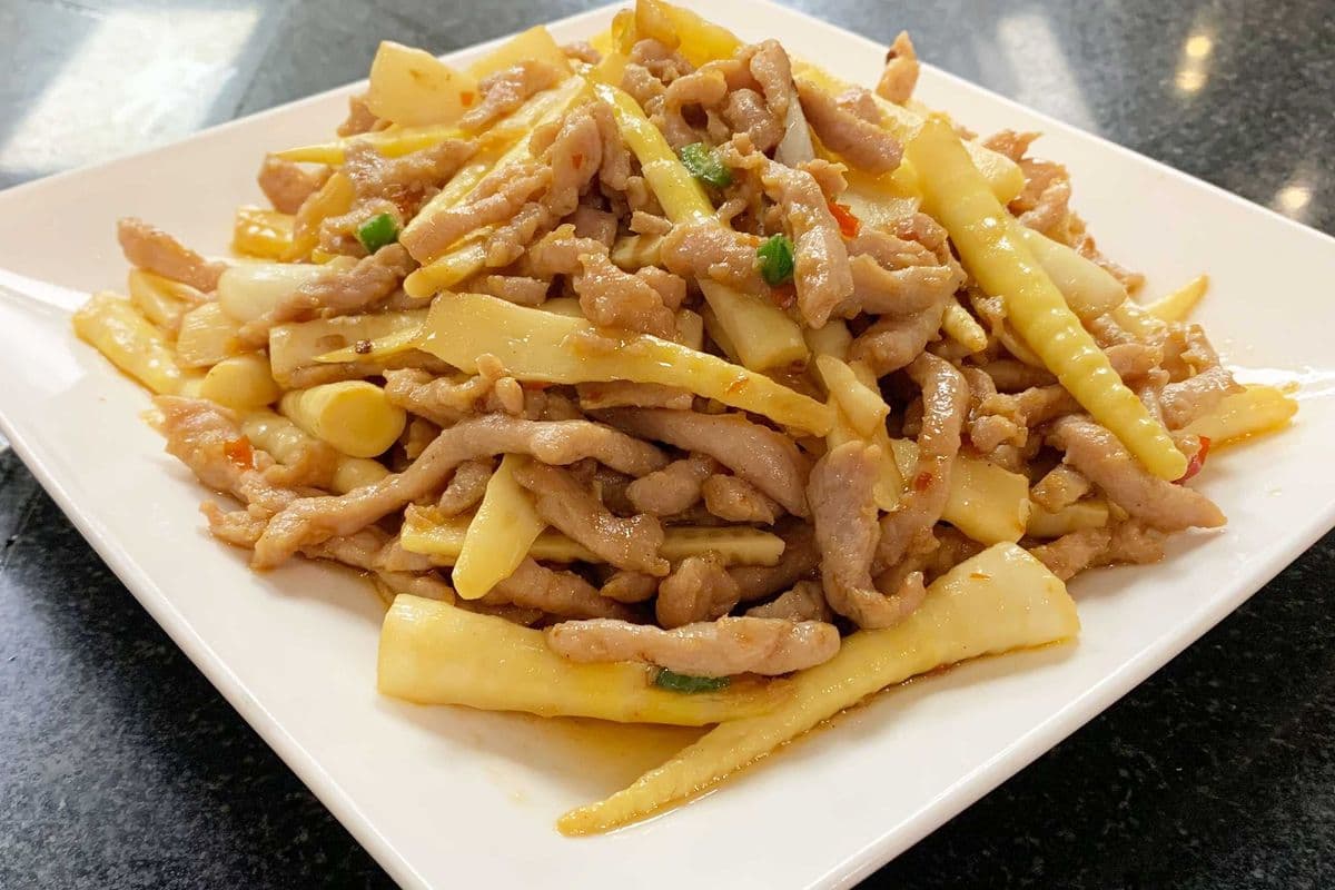 Stir- Fried Shredded Pork & Arrowhead Bamboo in Spicy Soy Sauce /劍筍炒肉絲