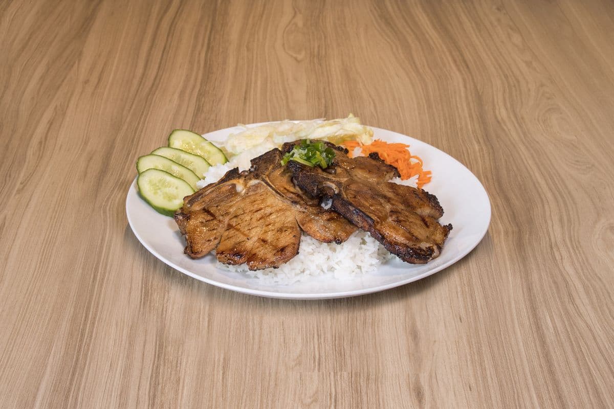 46. Grilled Pork Chops (2 pcs) on Steamed Rice