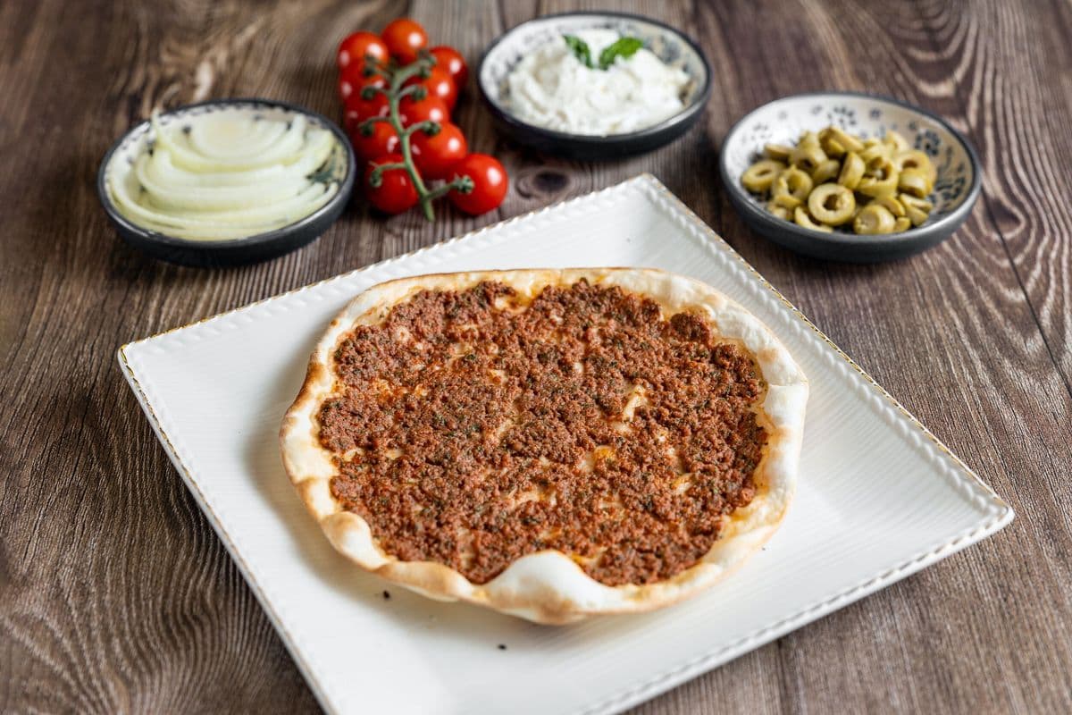 Manakeesh viande mince épicée / Thin Spicy Meat Manakeesh