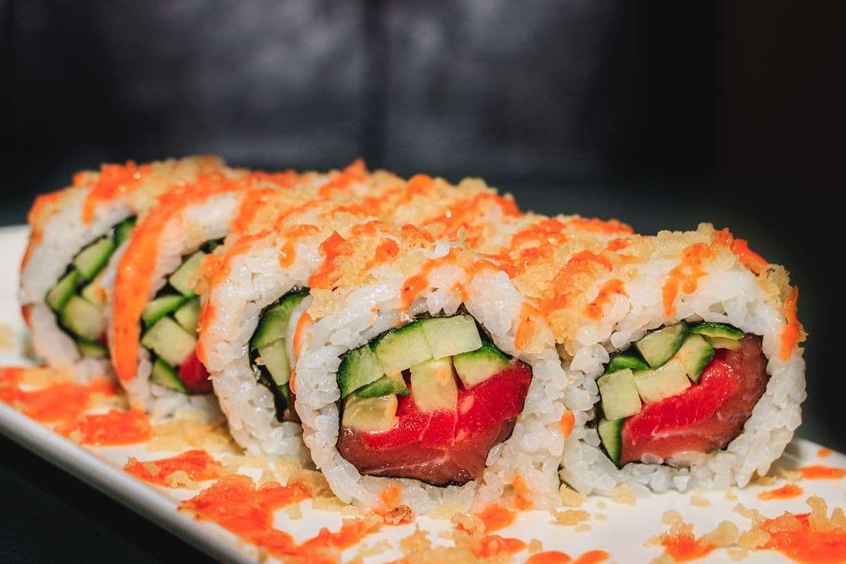 Spicy Salmon Roll (8 pcs)