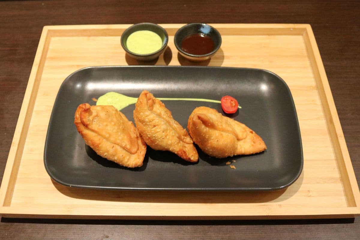 Vegetables Samosas (3 pcs)