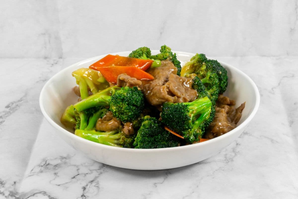 E8. Stir fried Beef with broccoli /牛肉西兰花