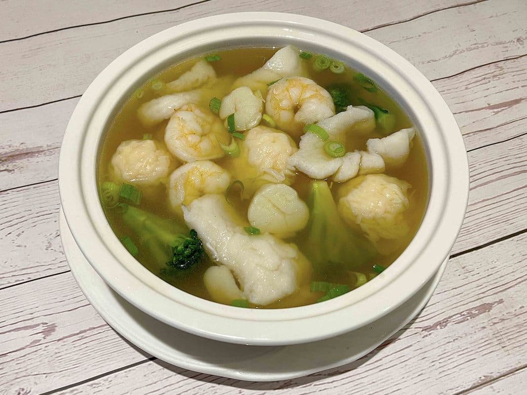 Wor Wonton Soup with Seafood (S) / 海鮮窩雲吞 (細)