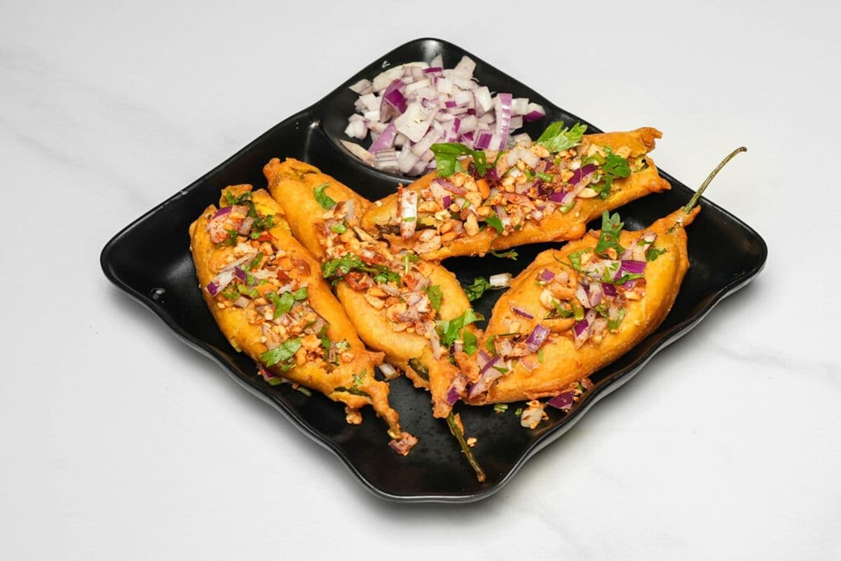 Stuffed Mirchi Bajji (Four Pieces)