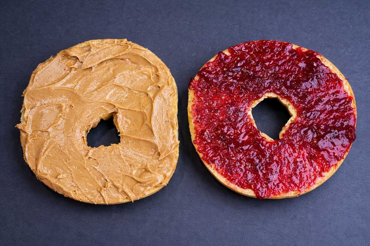 PEANUT BUTTER & JAM Bagel