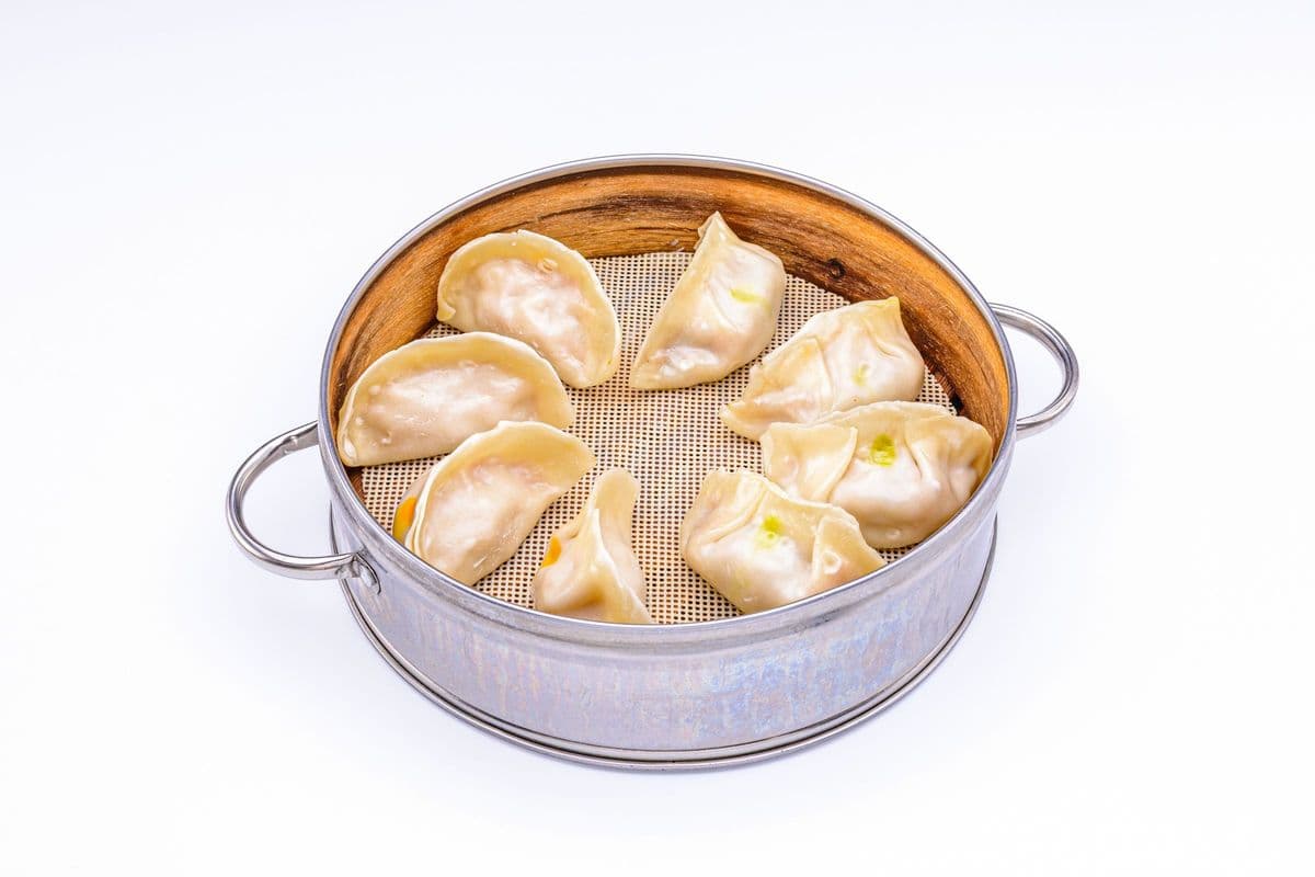 B1. Four Chicken and Four Vegan Steamed Dumplings