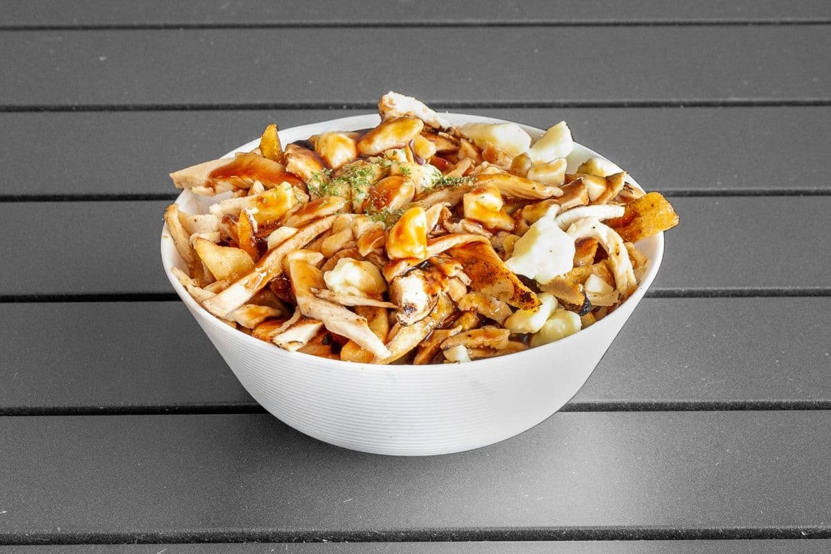Pulled Chicken Poutine (Halal)