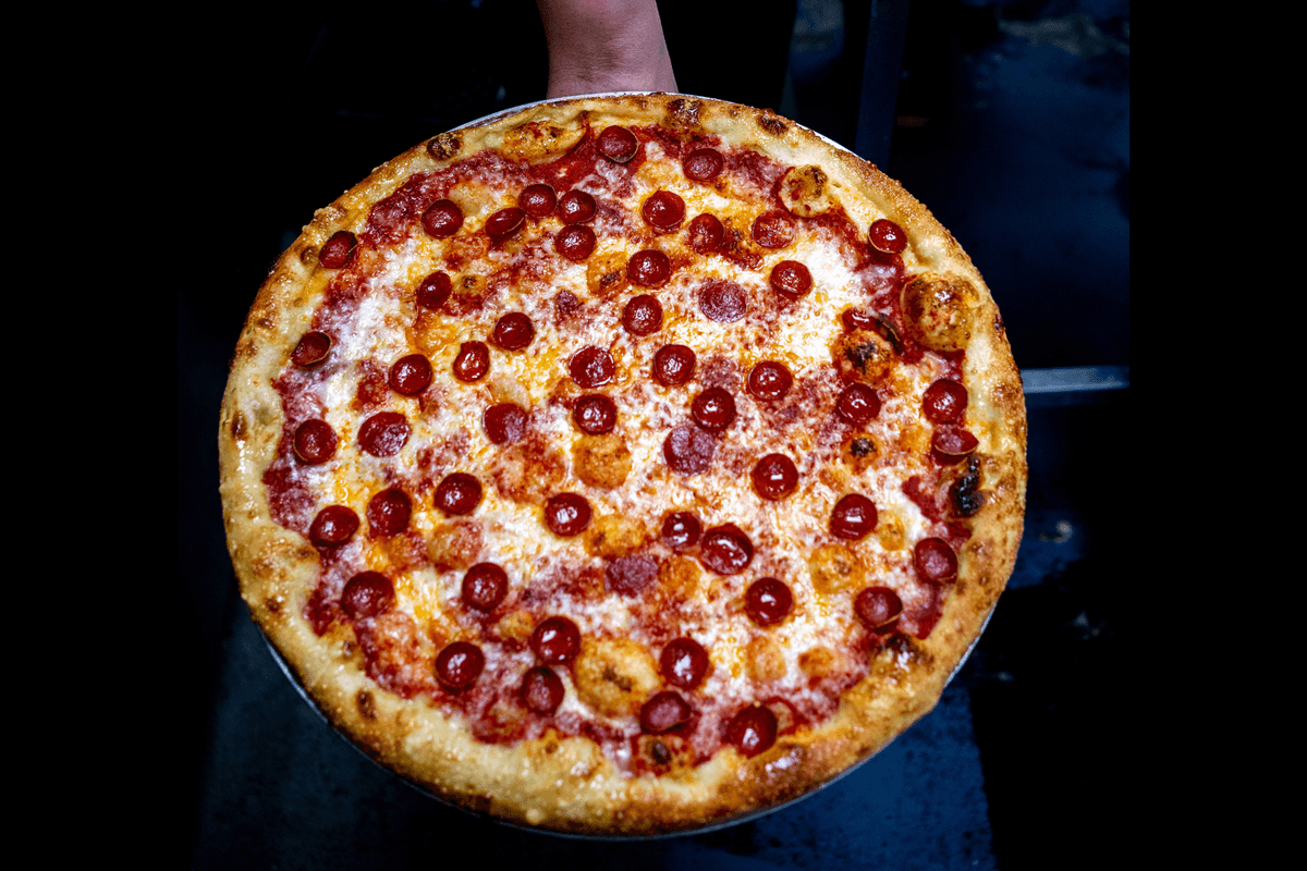 18" The Hot Boy Pizza