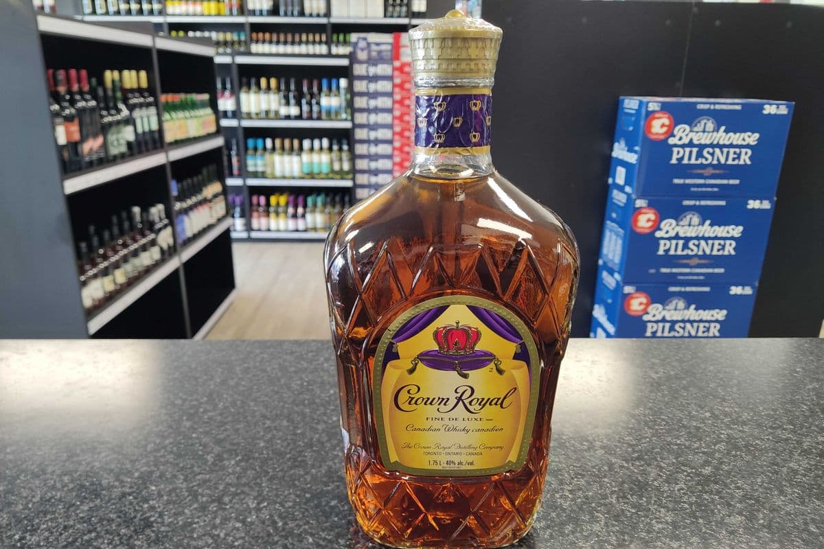 Crown Royal (1 x 1.75L Bottle)