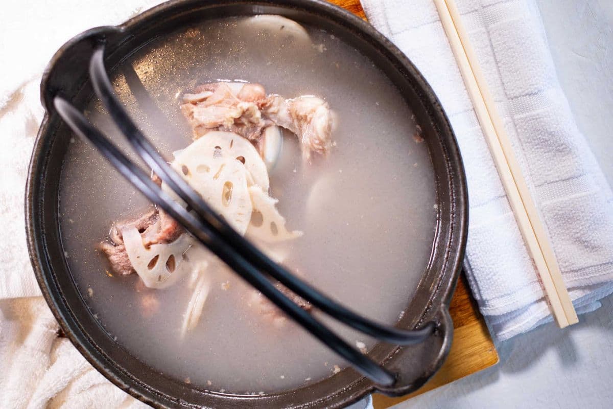 Lotus Root in Pork Bone Soup 筒子骨莲藕汤