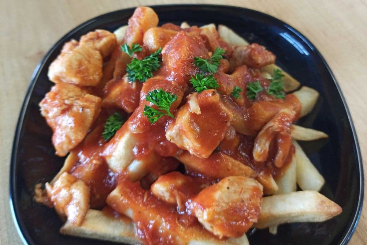Kotopoulo Kokkinisto (stewed chicken)